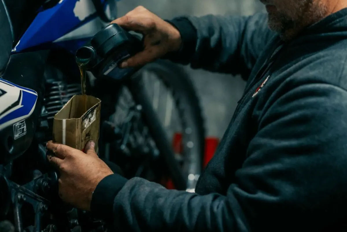 Révision d’une moto par son propriétaire